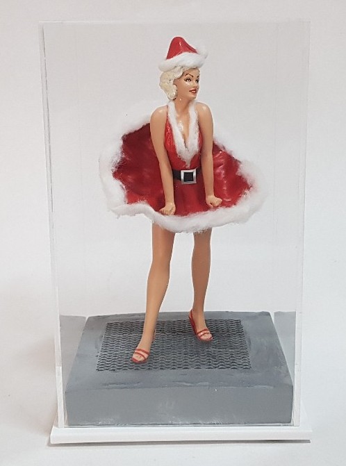 ESTÁTUA / ACTION FIGURES 1/12 - MARILYN MONROE MAMÃE NOEL